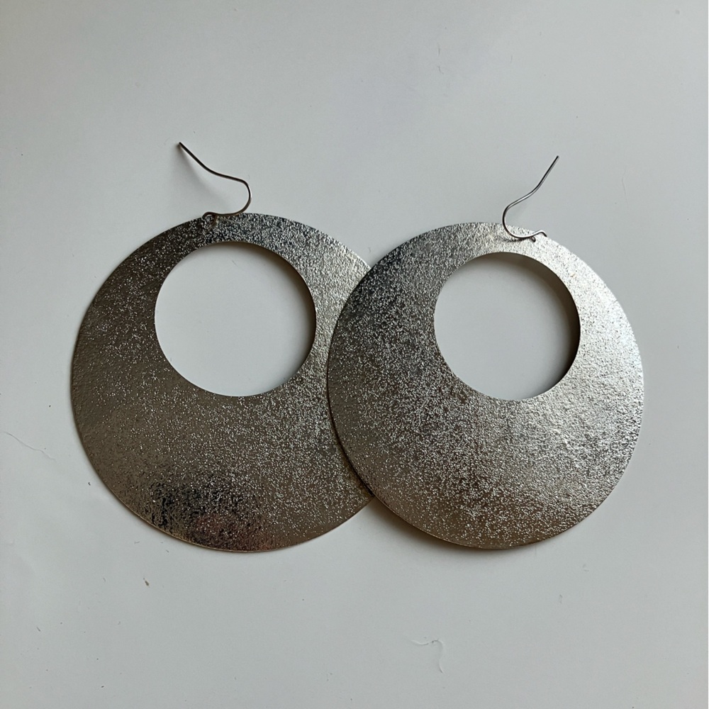 Silver tone metal large 3 inch circle shape earrings lightweight